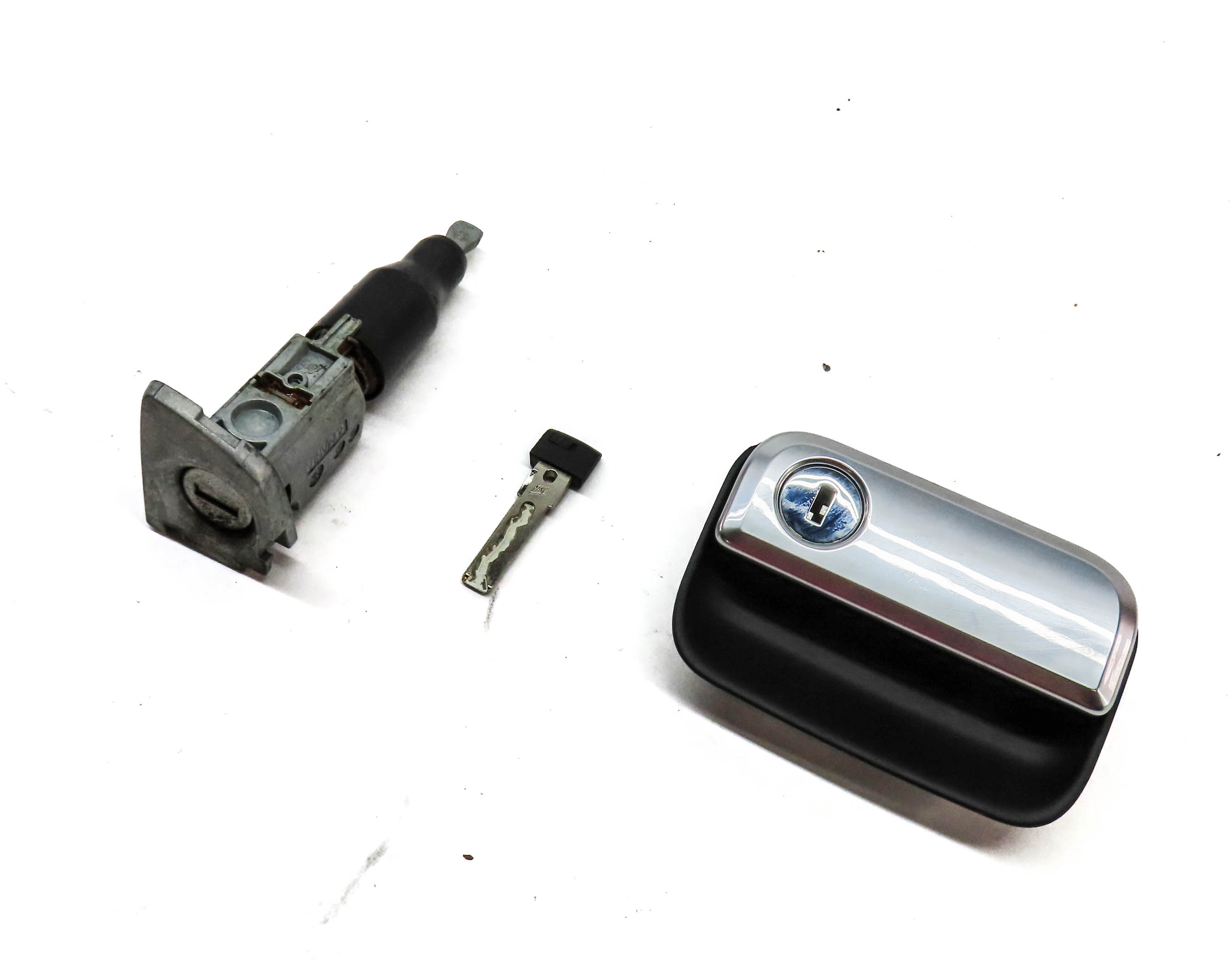 2011 PORSCHE CAYENNE HYBRID (958) FRONT LEFT DRIVER DOOR GLOVEBOX LOCK KEY SET/3 — exact item pictured